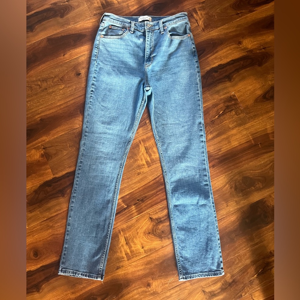 Abercrombie & Fitch Slim Straight Ultra High Rise 90s Jeans. Worn Once!